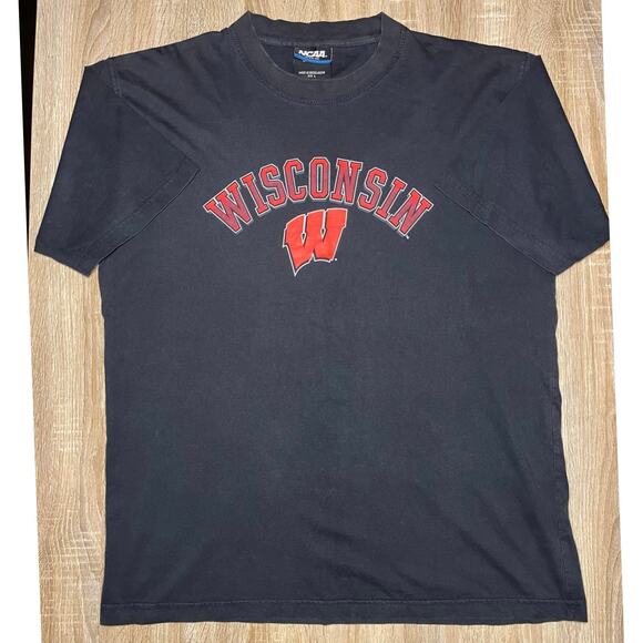 University of Wisconsin Badgers Black Vintage NCAA TShirt Large - Picture 1 of 4